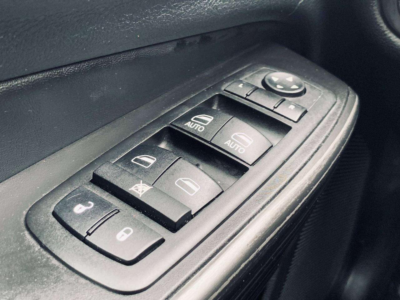 2014 Jeep Cherokee Limited V6 Keyless AWD Nav Back-UpCamera SunRof Photo