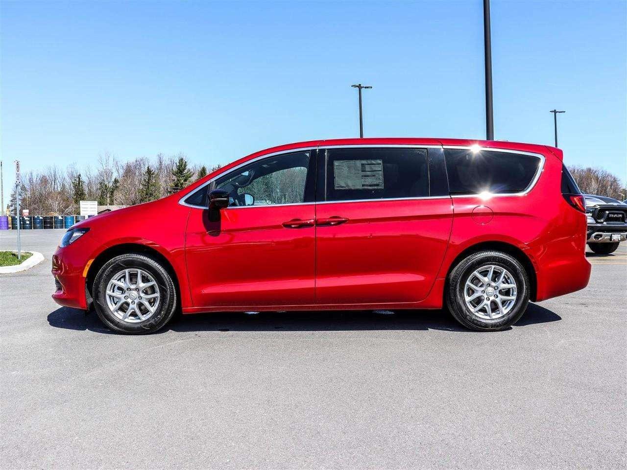 2026 Chrysler Grand Caravan SXT Photo