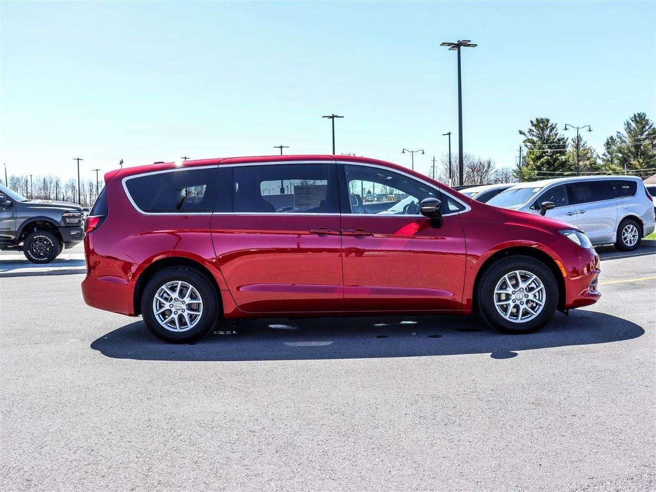 2026 Chrysler Grand Caravan SXT Photo