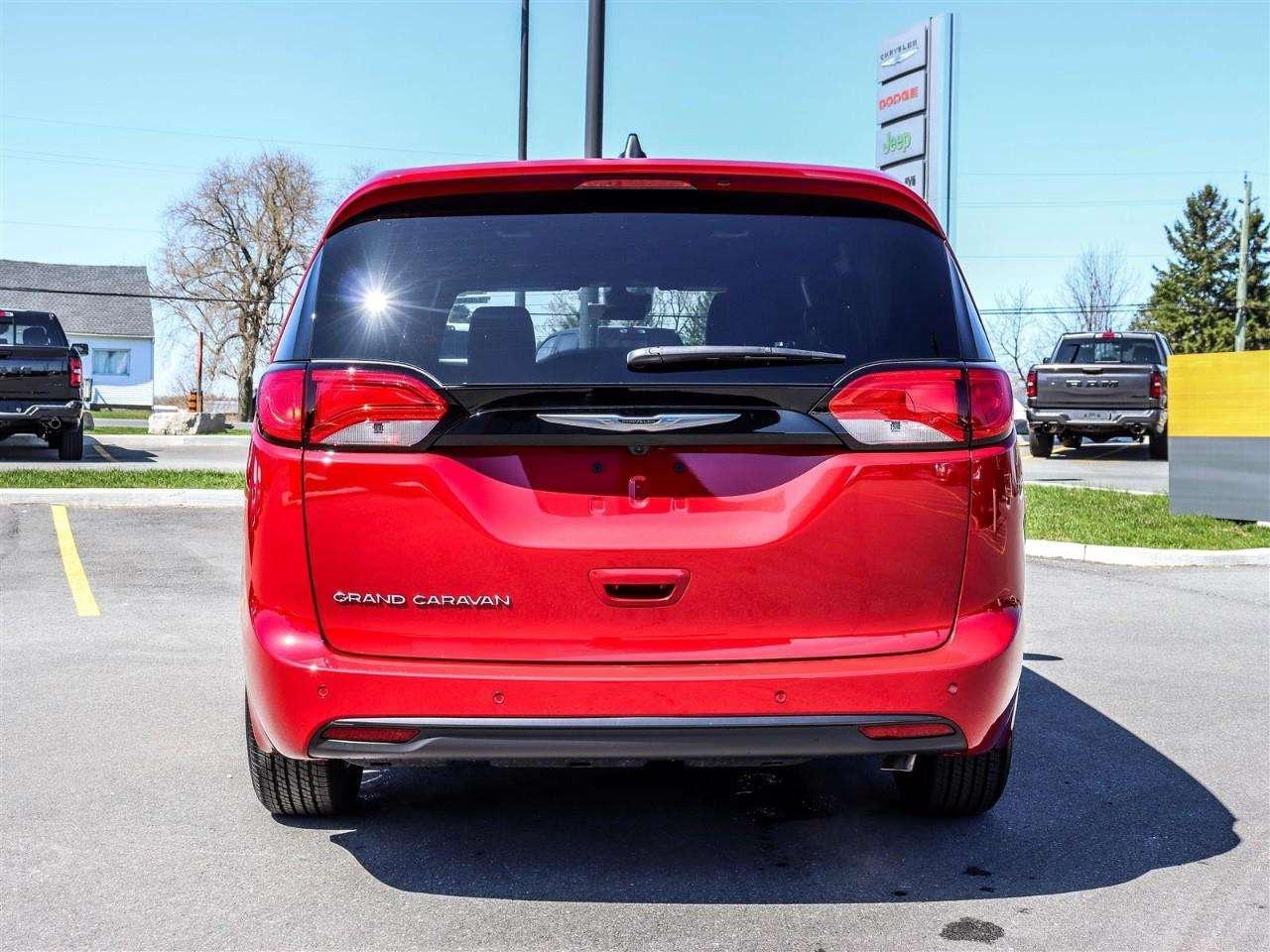 2026 Chrysler Grand Caravan SXT Photo3