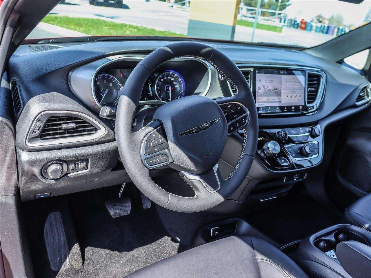 2026 Chrysler Grand Caravan SXT Photo