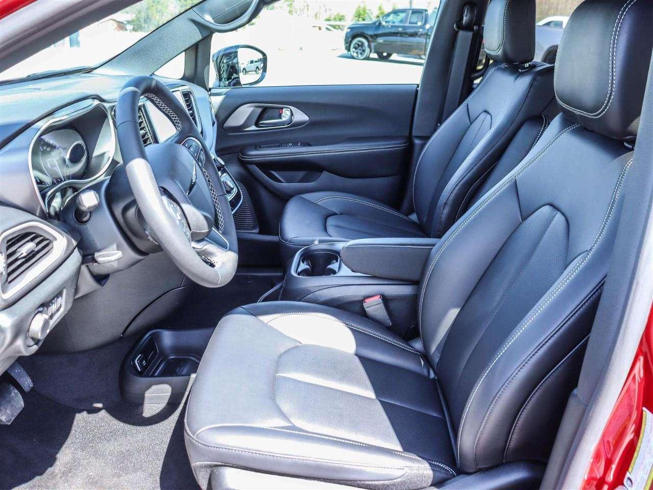 2026 Chrysler Grand Caravan SXT Photo