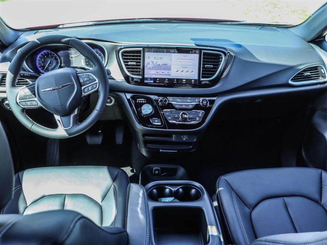 2026 Chrysler Grand Caravan SXT Photo