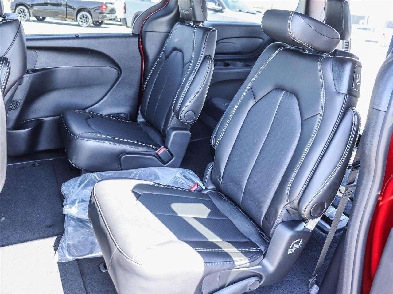 2026 Chrysler Grand Caravan SXT Photo