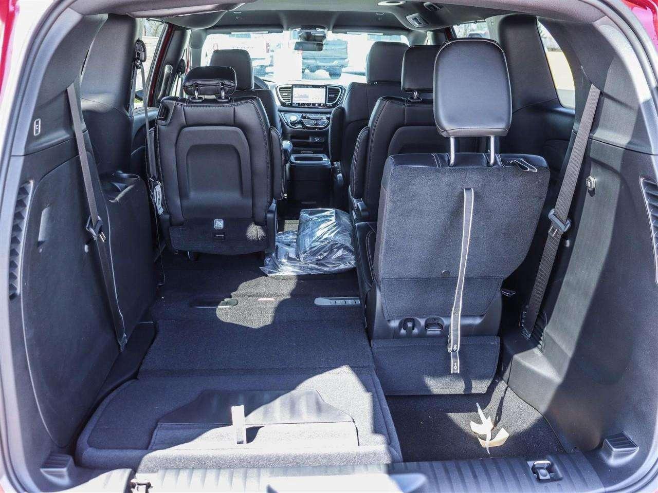2026 Chrysler Grand Caravan SXT Photo