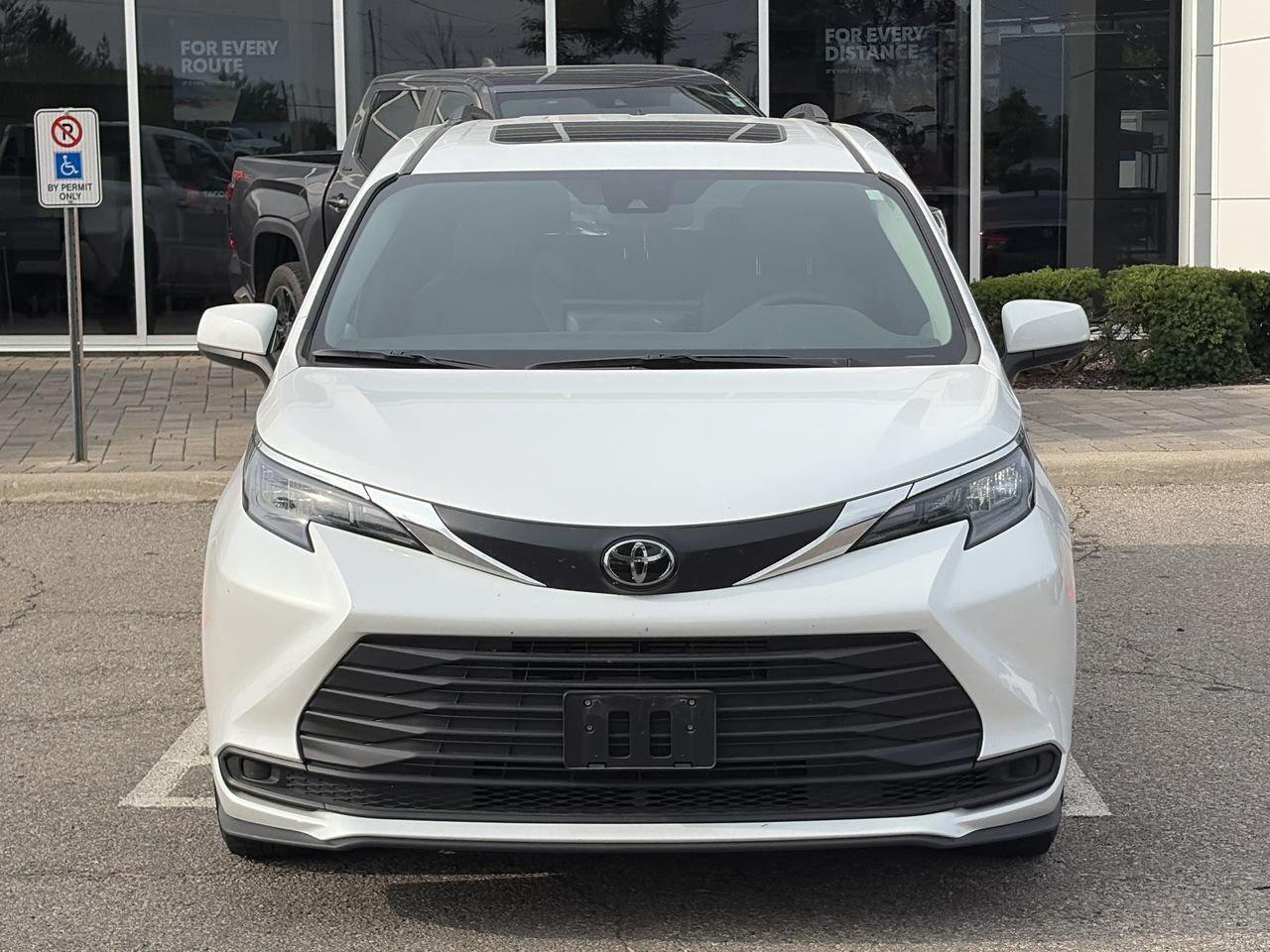 2026 Toyota Sienna Sienna XLE 8-Pass SOFTEX LEATHER   SUNROOF   HEAT Photo