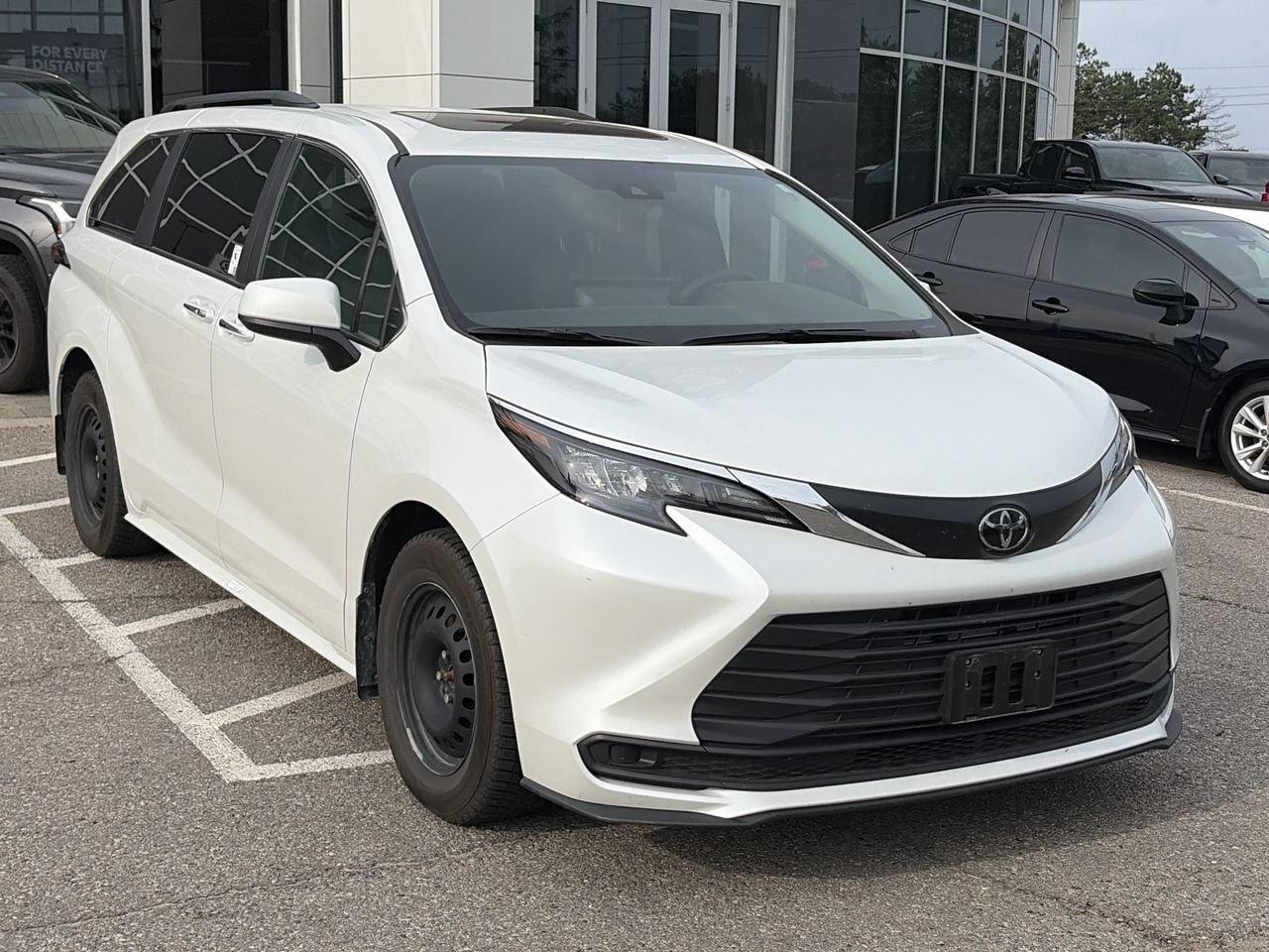 2026 Toyota Sienna Sienna XLE 8-Pass SOFTEX LEATHER   SUNROOF   HEAT Photo