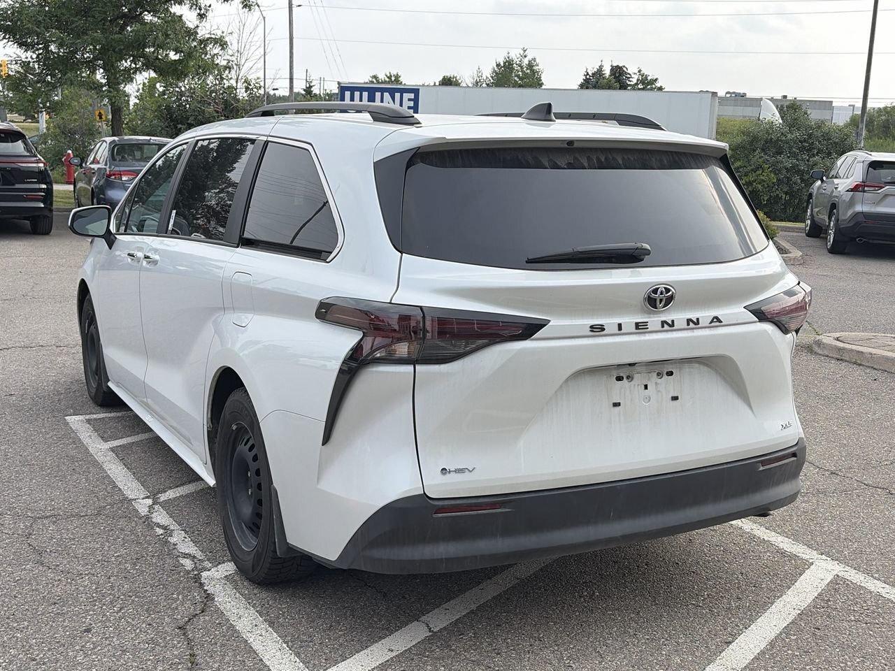 2026 Toyota Sienna Sienna XLE 8-Pass SOFTEX LEATHER   SUNROOF   HEAT Photo