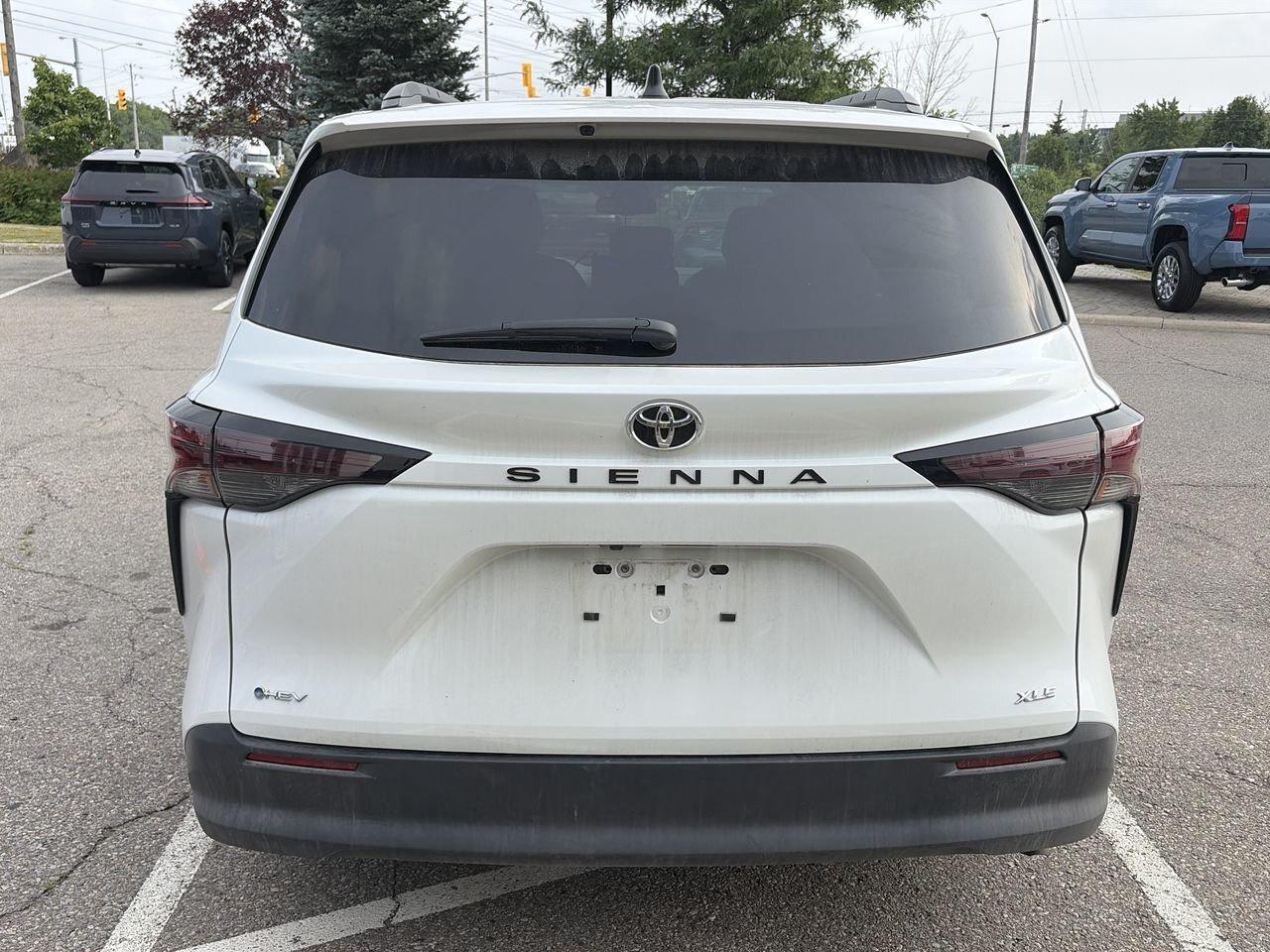 2026 Toyota Sienna Sienna XLE 8-Pass SOFTEX LEATHER   SUNROOF   HEAT Photo