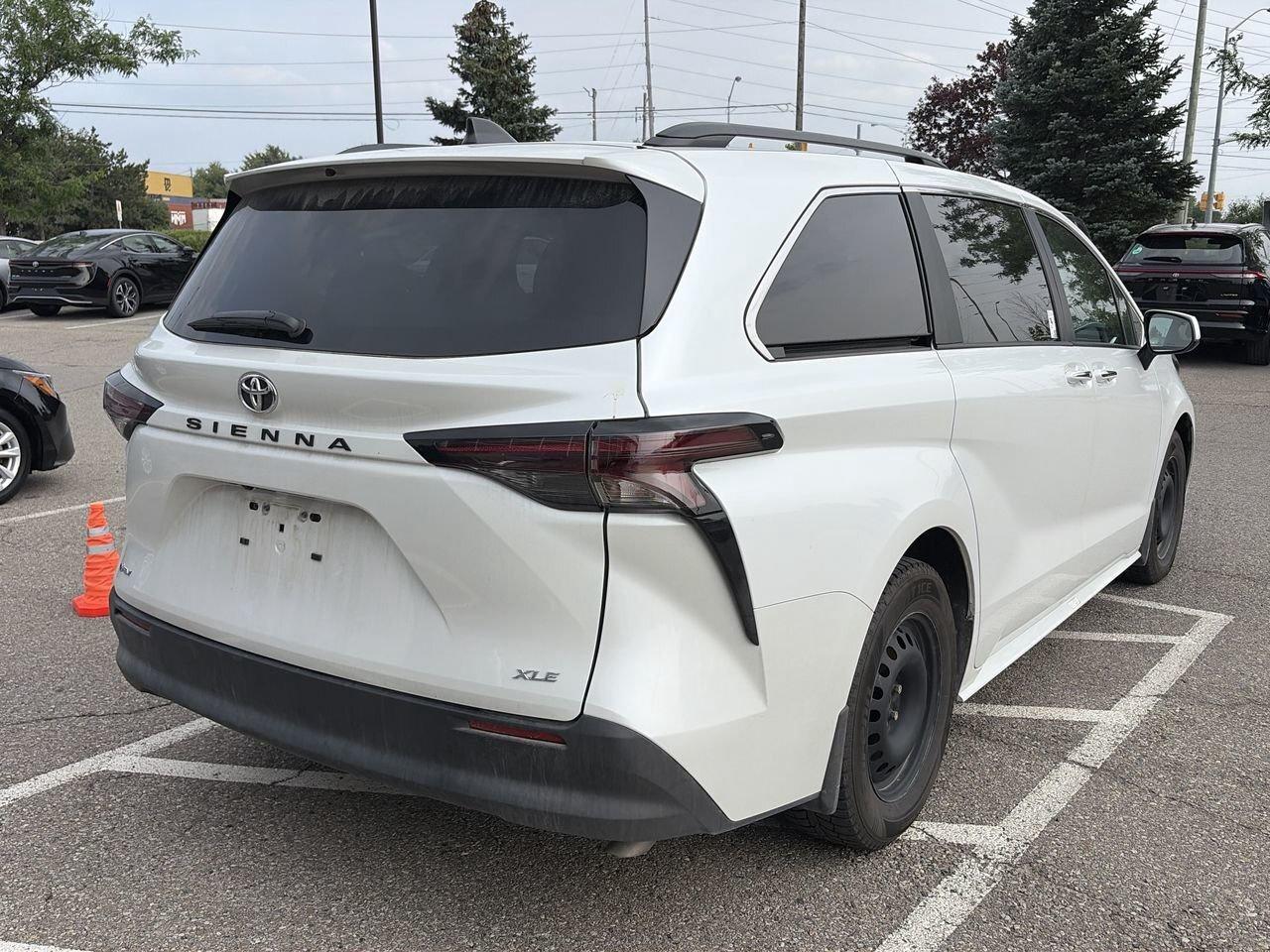 2026 Toyota Sienna Sienna XLE 8-Pass SOFTEX LEATHER   SUNROOF   HEAT Photo