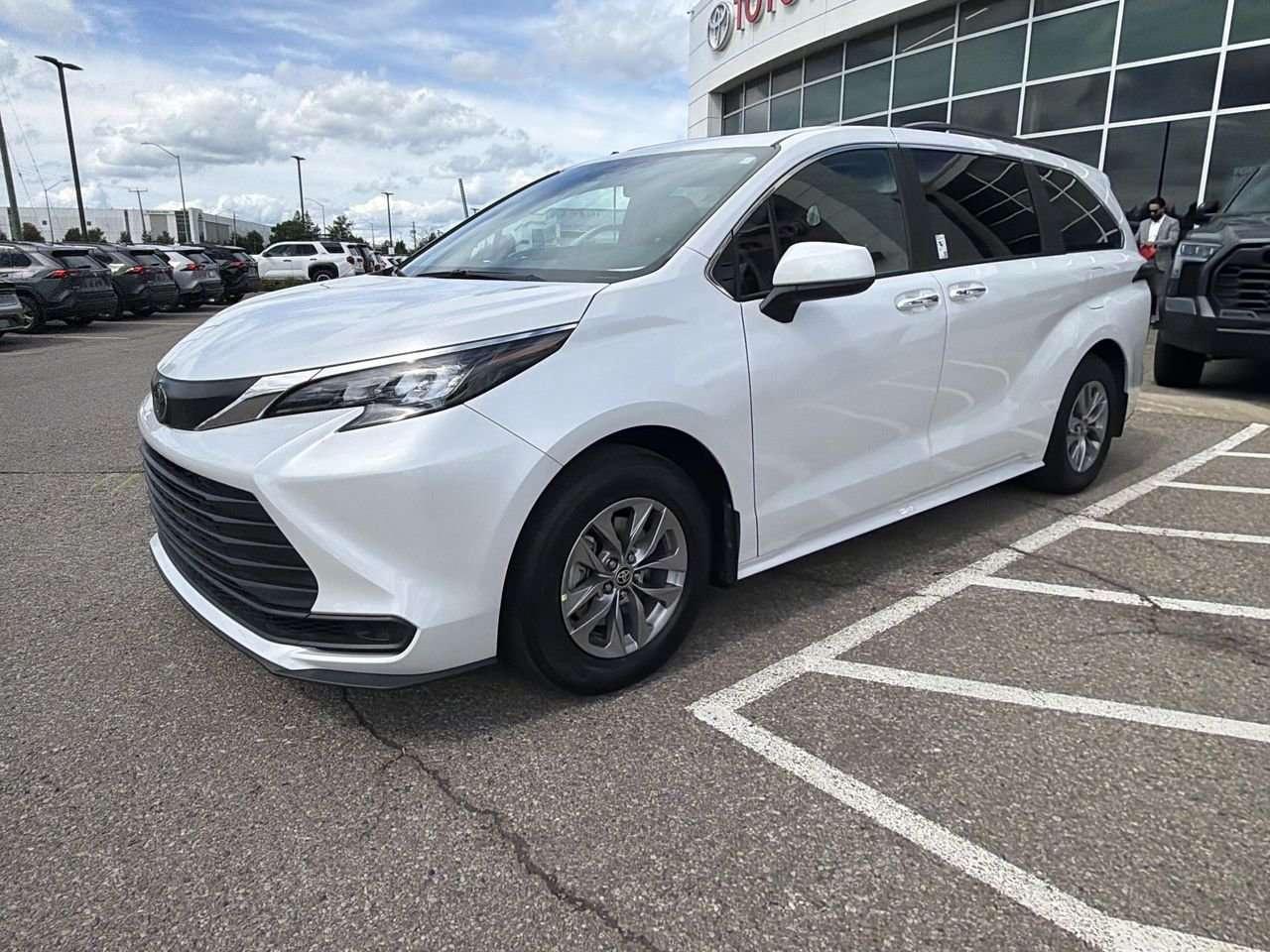 2026 Toyota Sienna Sienna XLE 8-Pass  FINANCED PRICE ADVERTISED  SOFTEX LEATHER   SUNROOF     DRIVER AUTO SEAT ADJUST   HEAT SEATS Photo