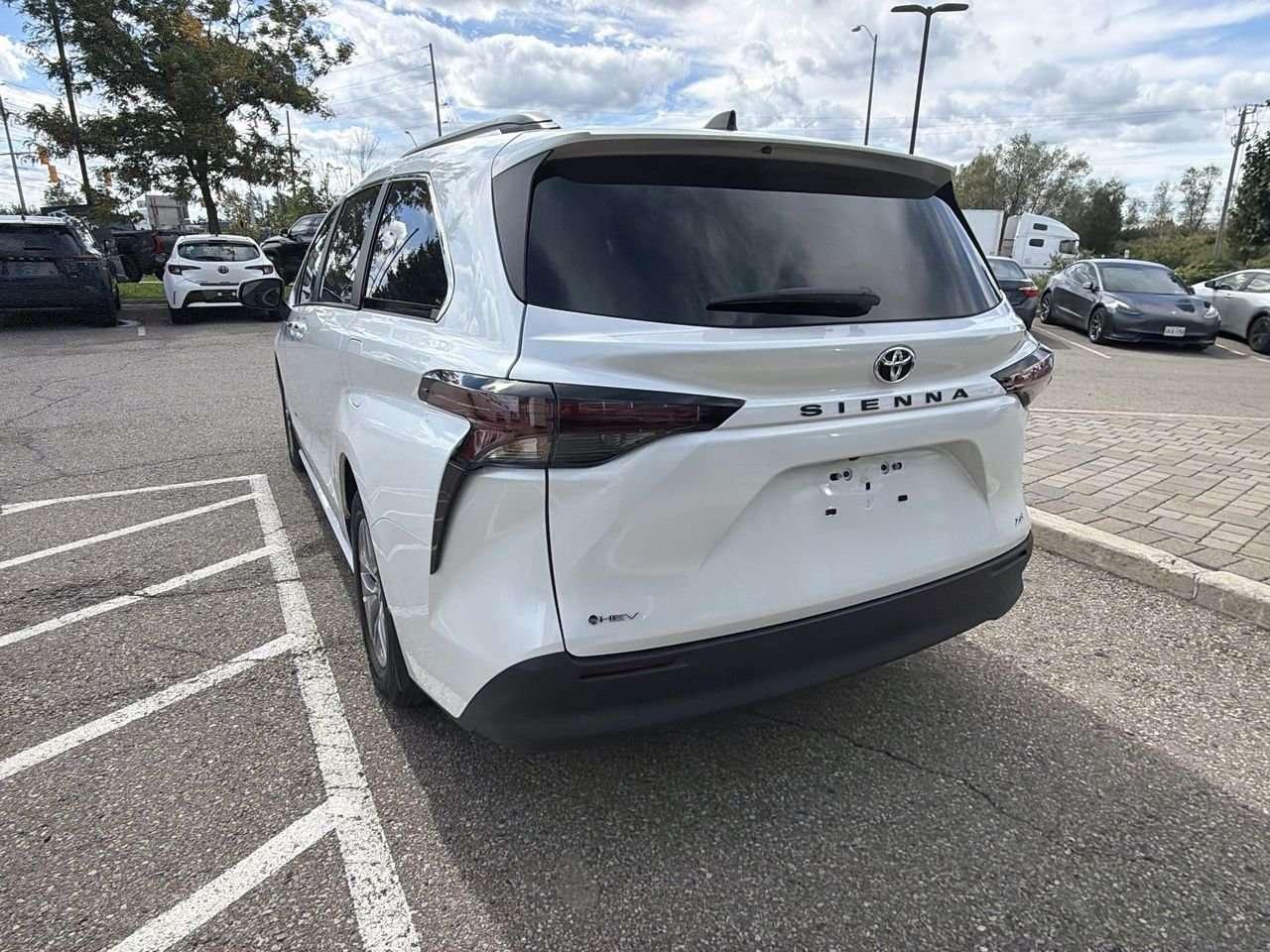 2026 Toyota Sienna Sienna XLE 8-Pass  FINANCED PRICE ADVERTISED  SOFTEX LEATHER   SUNROOF     DRIVER AUTO SEAT ADJUST   HEAT SEATS Photo