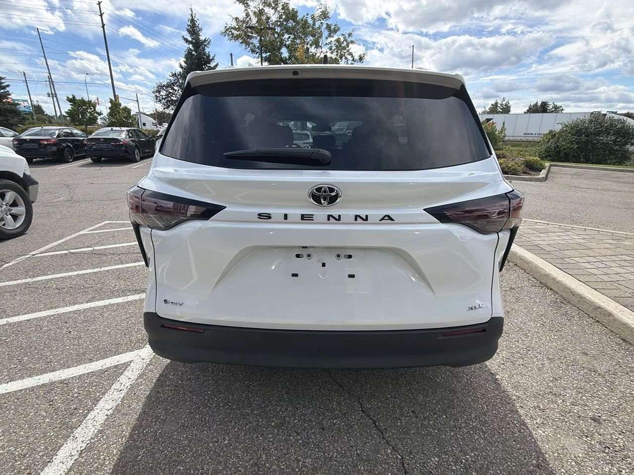 2026 Toyota Sienna Sienna XLE 8-Pass  FINANCED PRICE ADVERTISED  SOFTEX LEATHER   SUNROOF     DRIVER AUTO SEAT ADJUST   HEAT SEATS Photo