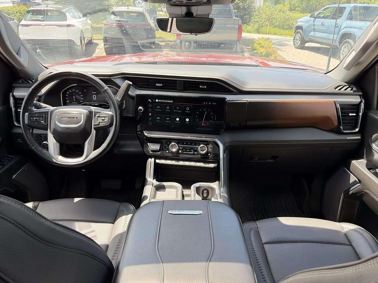 2024 GMC SIERRA 2500HD 4WD Crew Cab Long Box Denali  FINANCED PRICE ADVERTISED RUNNING BOARDS  WOOD GRADIENT FINISH   2 SETS OF TIRES   6.6L DUR Photo