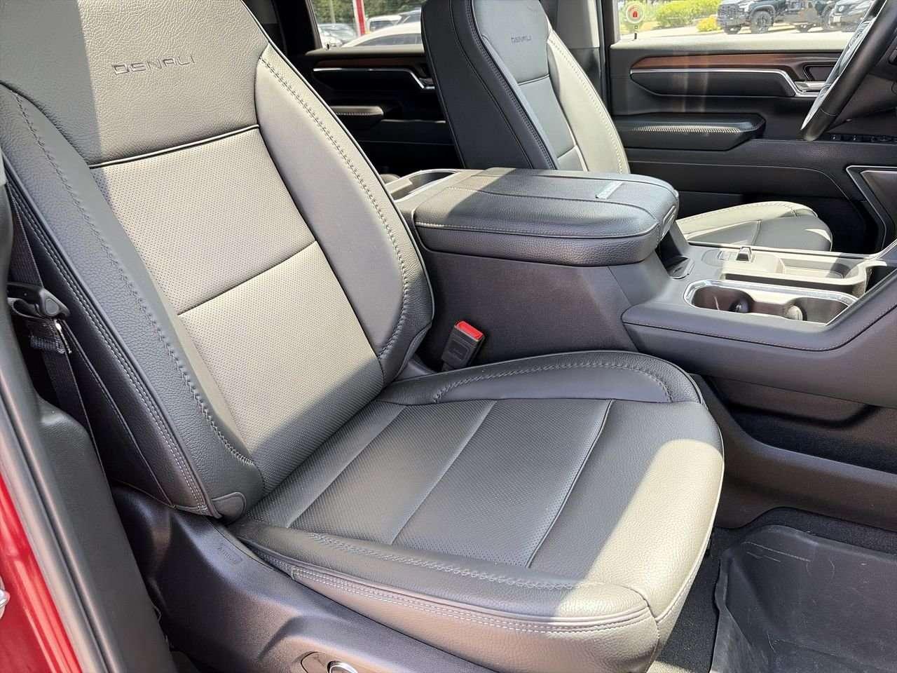 2024 GMC SIERRA 2500HD 4WD Crew Cab Long Box Denali  FINANCED PRICE ADVERTISED RUNNING BOARDS  WOOD GRADIENT FINISH   2 SETS OF TIRES   6.6L DUR Photo