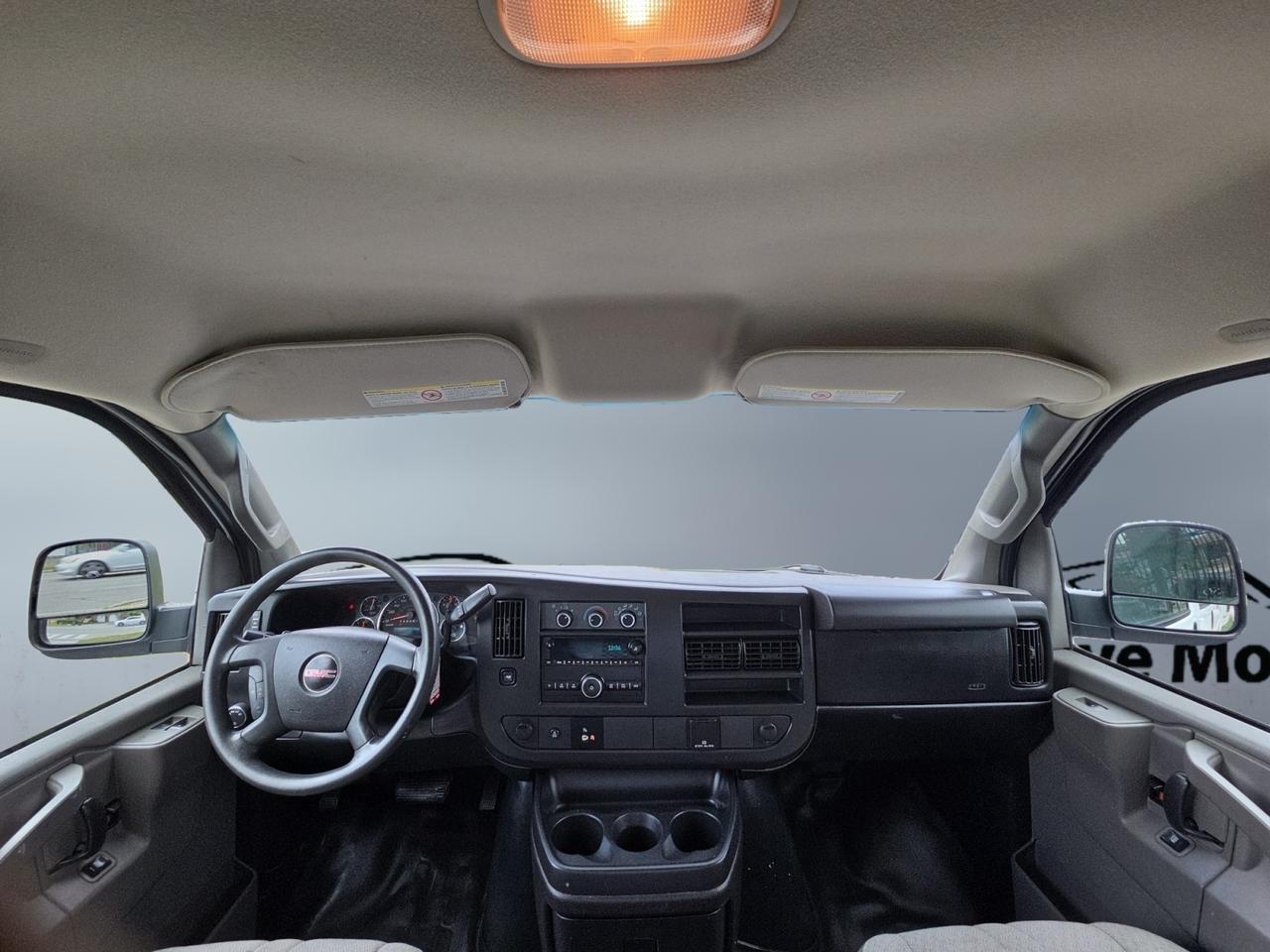 2017 GMC Savana 2500 135 4.8L 8 CYLINDER * NO ACCIDENTS / LOW KM / Photo