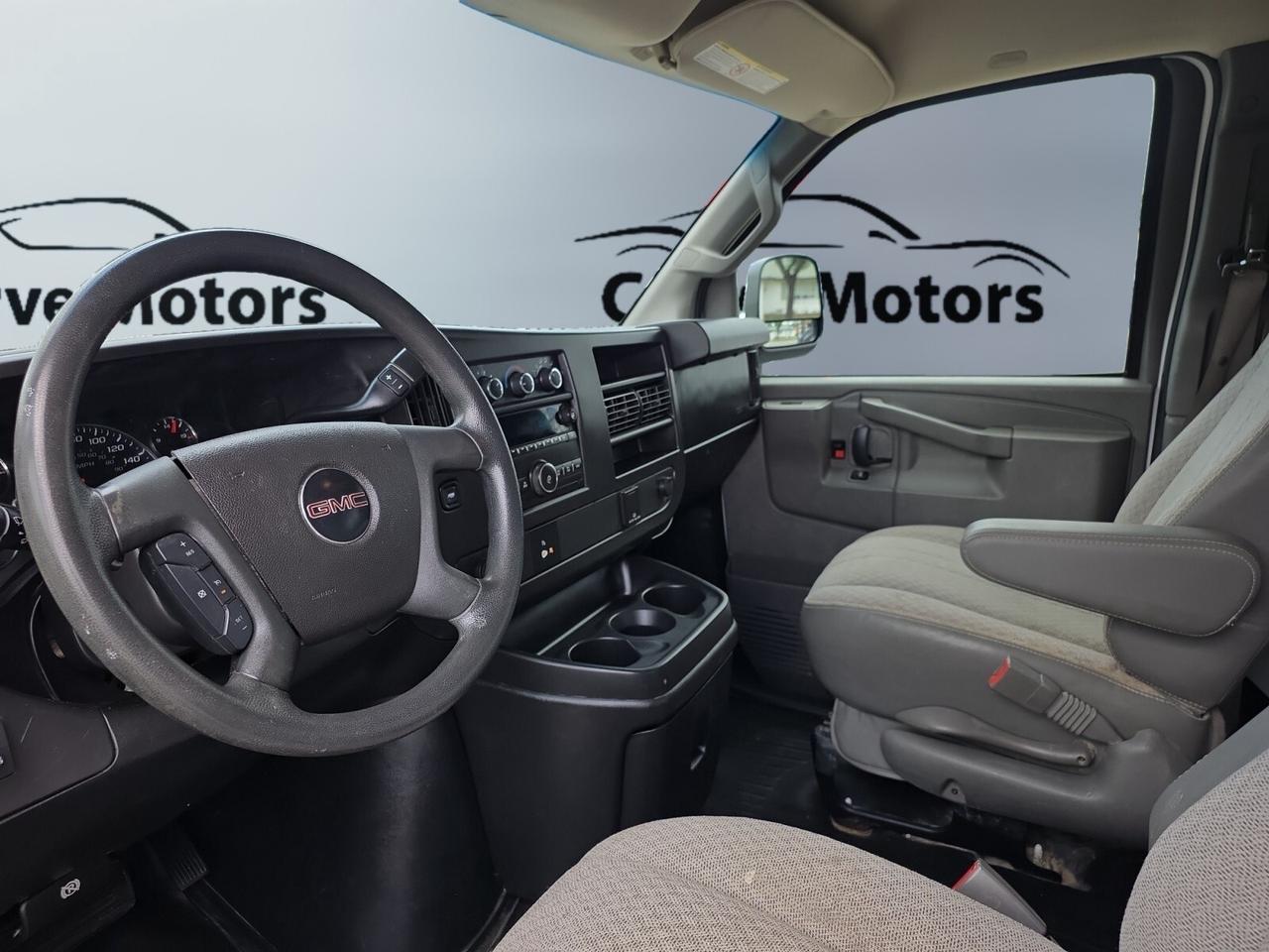 2017 GMC Savana 2500 135 4.8L 8 CYLINDER * NO ACCIDENTS / LOW KM / Photo