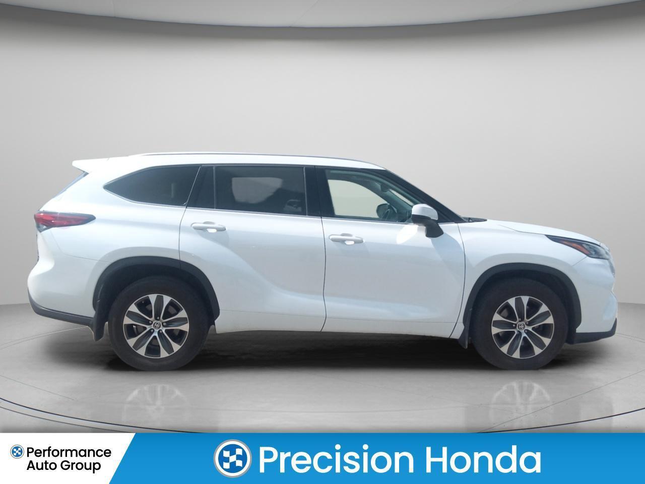 2022 Toyota Highlander XLE   Carplay   Heated Seats   Sunroof Photo
