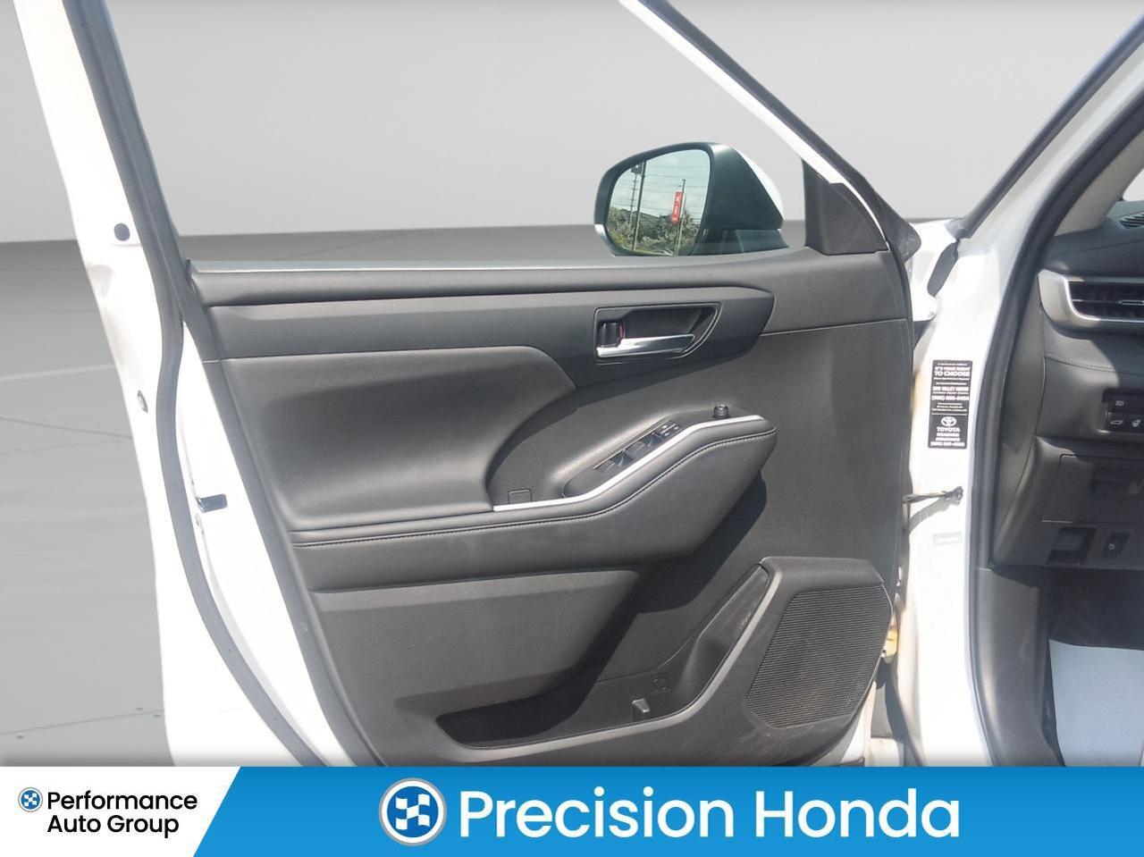 2022 Toyota Highlander XLE   Carplay   Heated Seats   Sunroof Photo