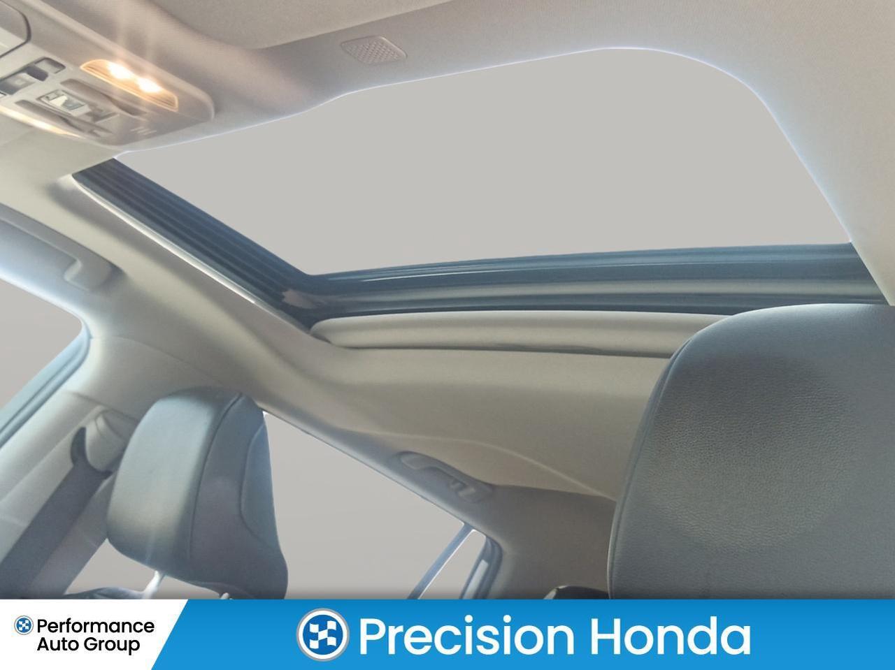 2022 Toyota Highlander XLE   Carplay   Heated Seats   Sunroof Photo