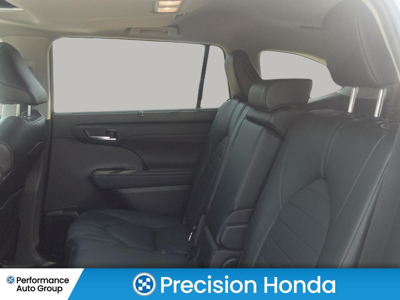 2022 Toyota Highlander XLE   Carplay   Heated Seats   Sunroof Photo