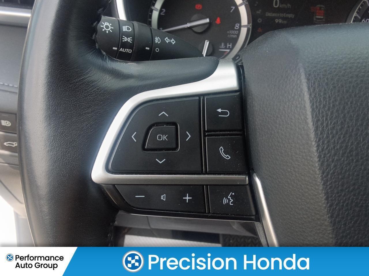 2022 Toyota Highlander XLE   Carplay   Heated Seats   Sunroof Photo