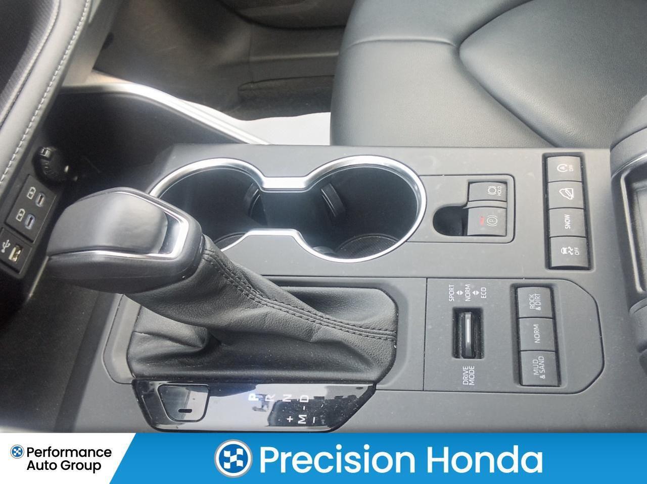 2022 Toyota Highlander XLE   Carplay   Heated Seats   Sunroof Photo
