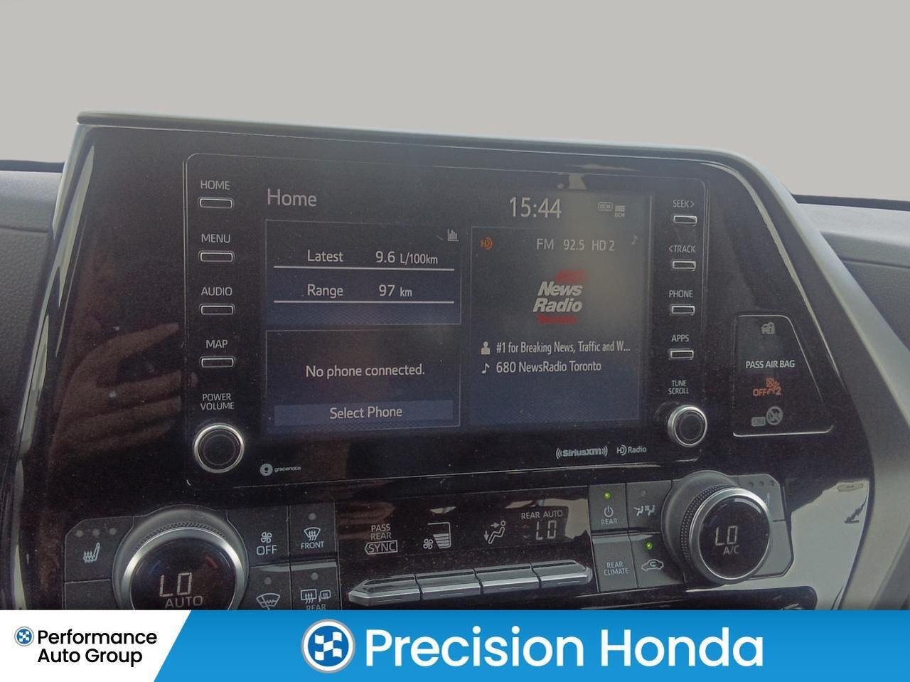 2022 Toyota Highlander XLE   Carplay   Heated Seats   Sunroof Photo