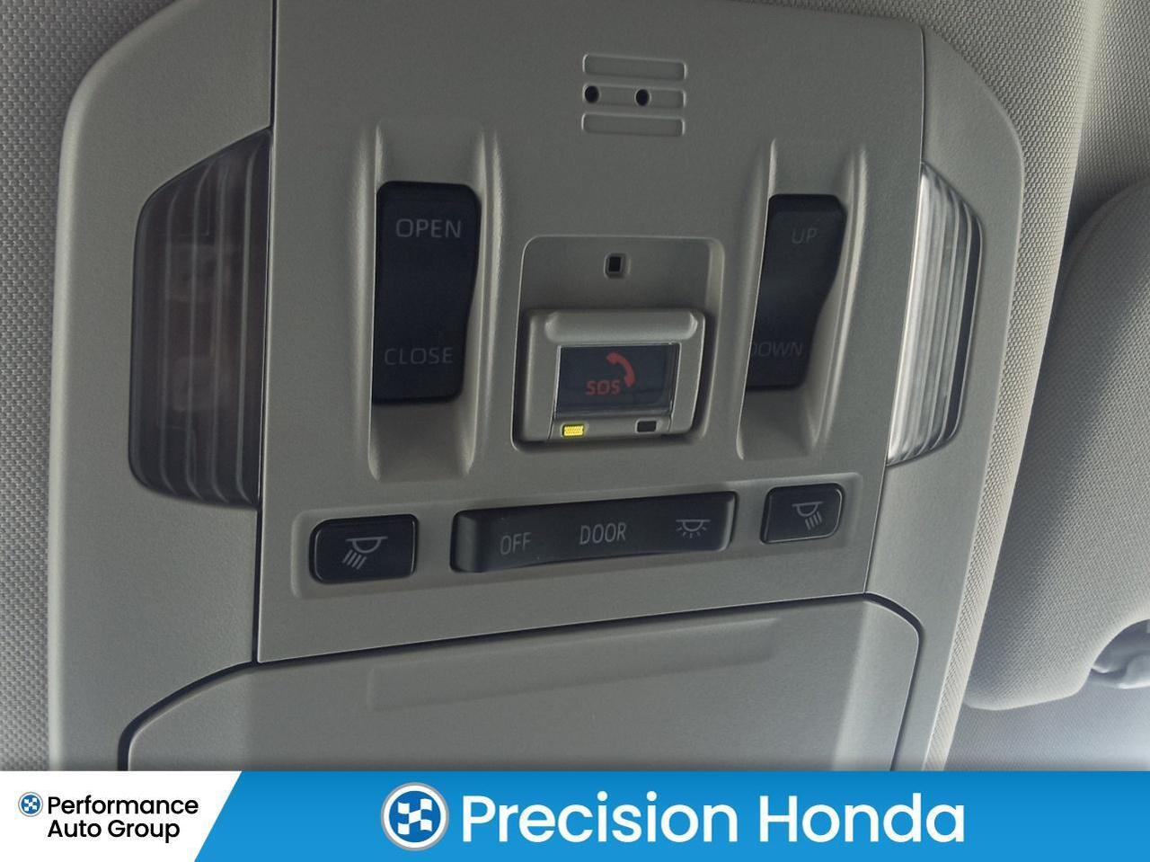 2022 Toyota Highlander XLE   Carplay   Heated Seats   Sunroof Photo