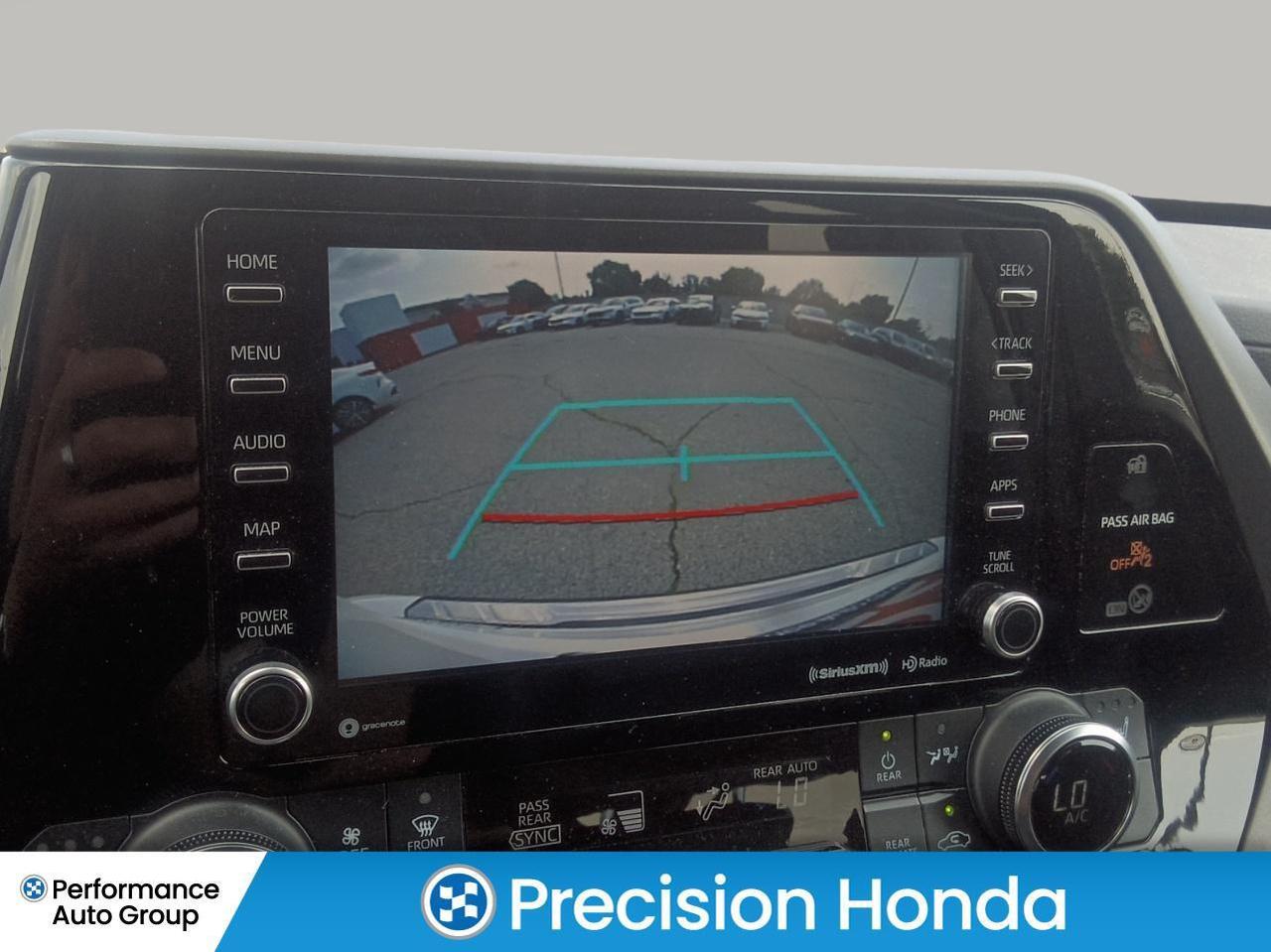 2022 Toyota Highlander XLE   Carplay   Heated Seats   Sunroof Photo