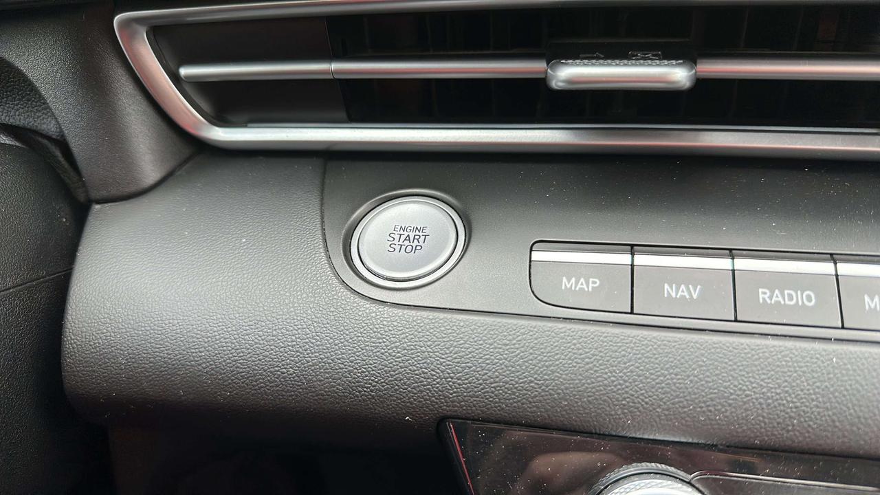 2023 Hyundai Elantra Limited Photo
