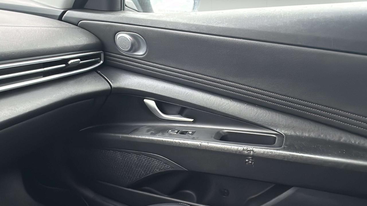 2023 Hyundai Elantra Limited Photo