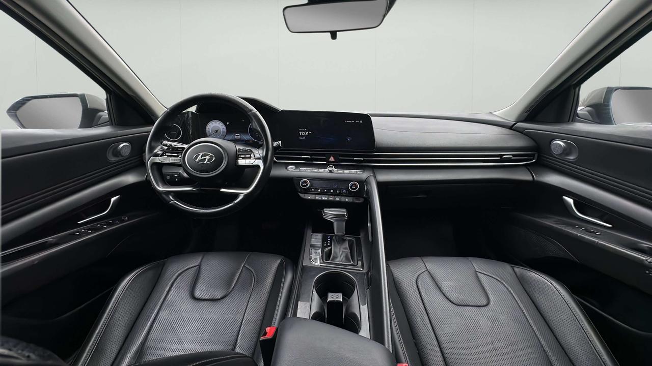 2023 Hyundai Elantra Limited Photo