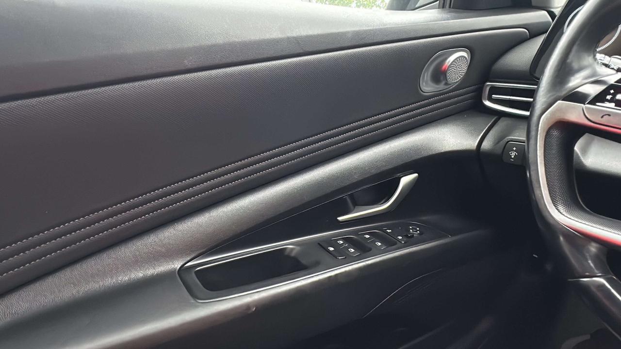 2023 Hyundai Elantra Limited Photo