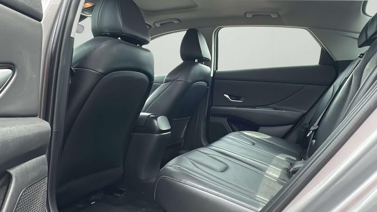 2023 Hyundai Elantra Limited Photo