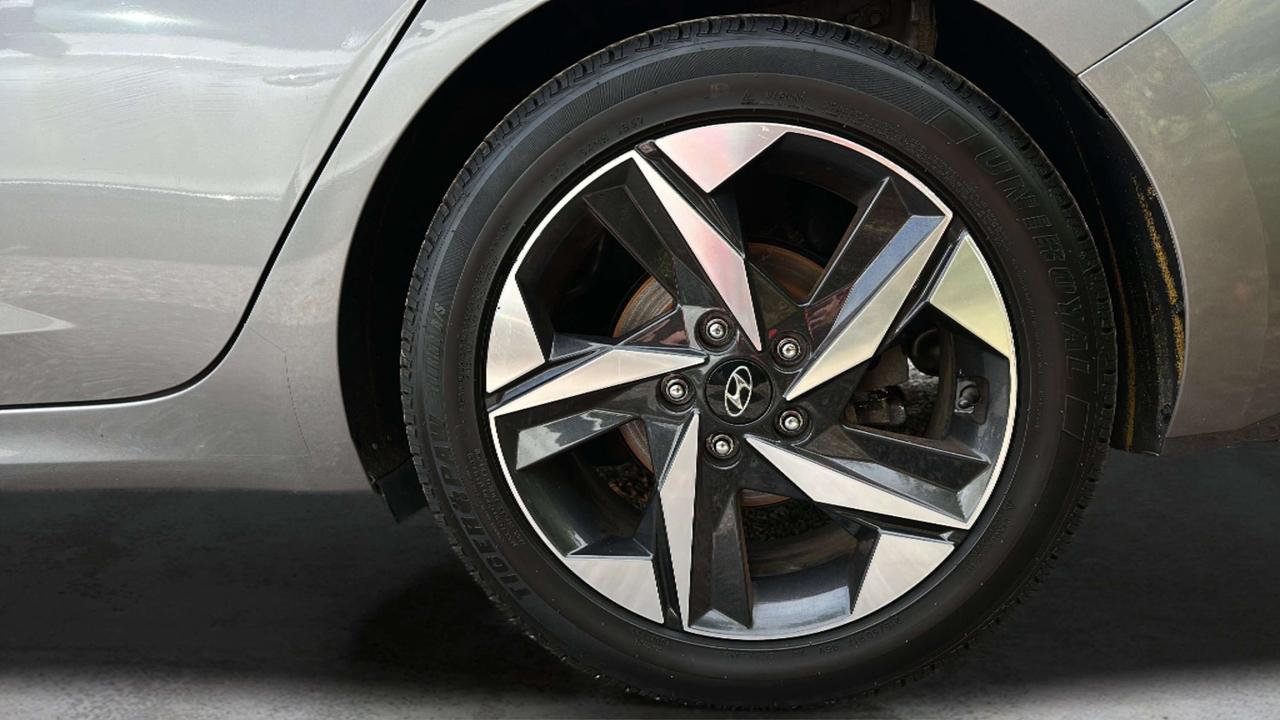 2023 Hyundai Elantra Limited Photo