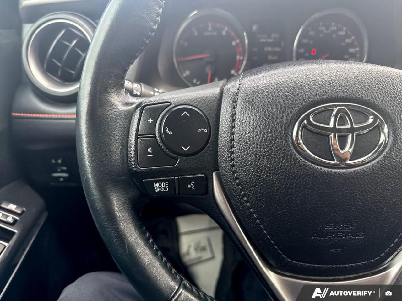 2016 Toyota RAV4 SE / LEATHER / HTD SEATS / ROOF / AWD / BLINDSPOT Photo