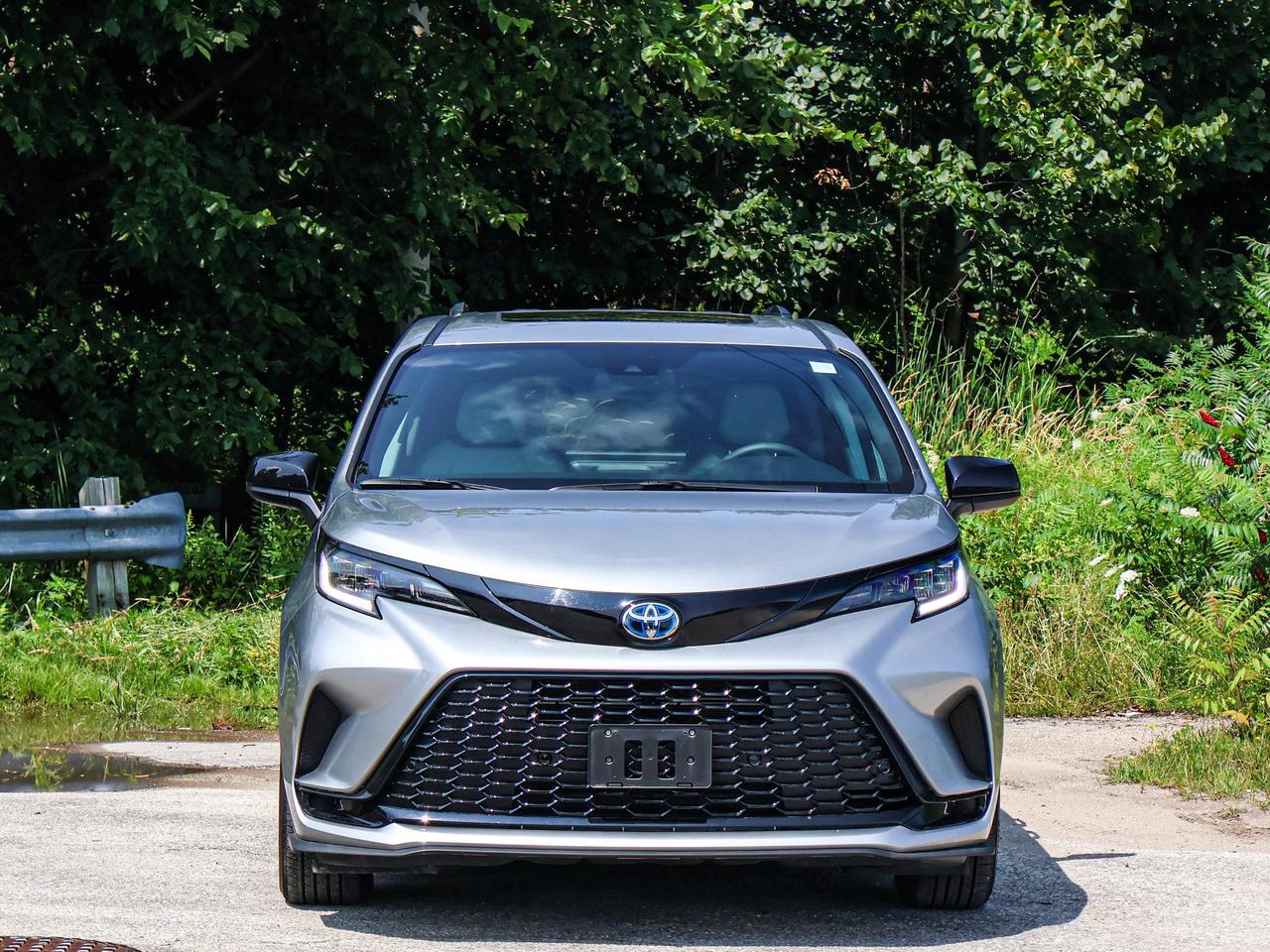 2025 Toyota Sienna LE Photo