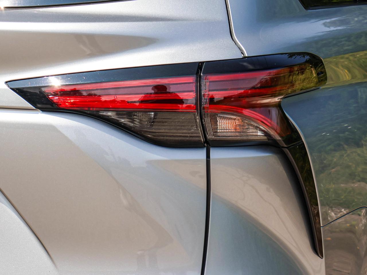 2025 Toyota Sienna LE Photo