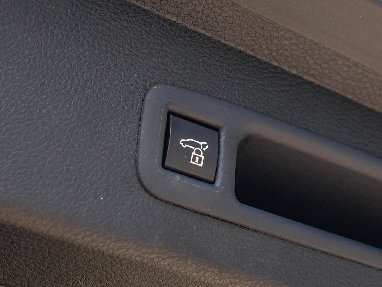 2025 Toyota Sienna LE Photo