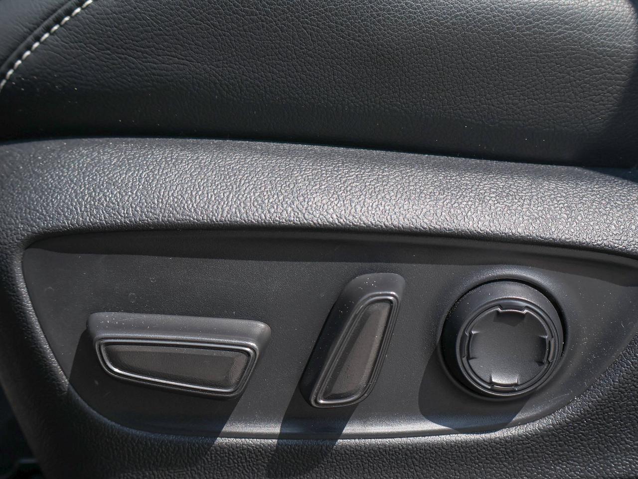 2025 Toyota Sienna LE Photo