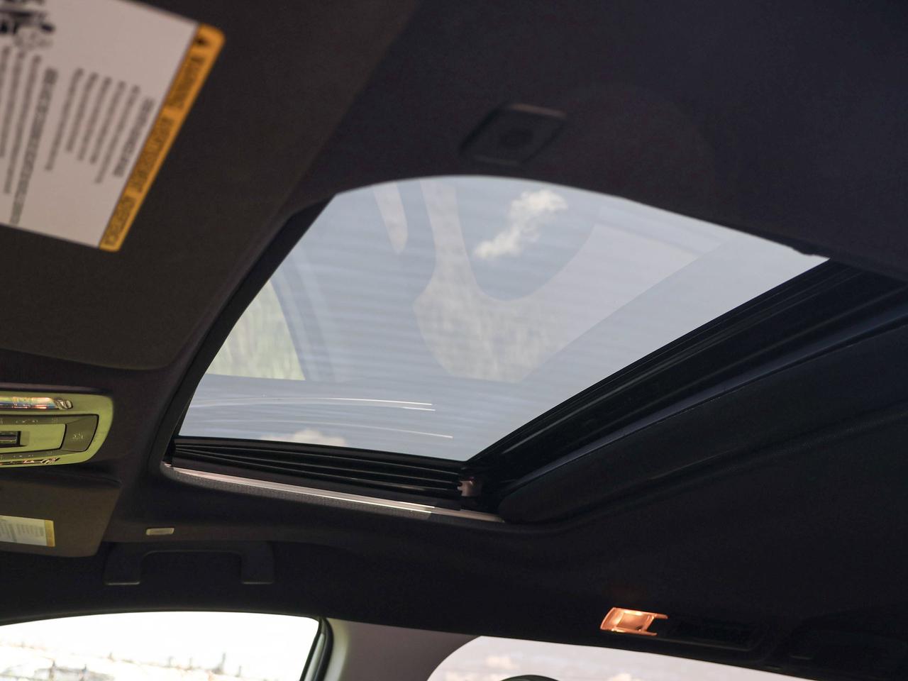 2025 Toyota Sienna LE Photo