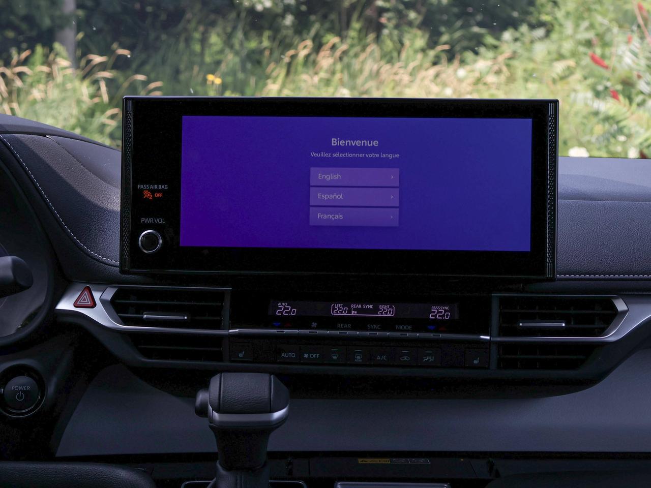 2025 Toyota Sienna LE Photo