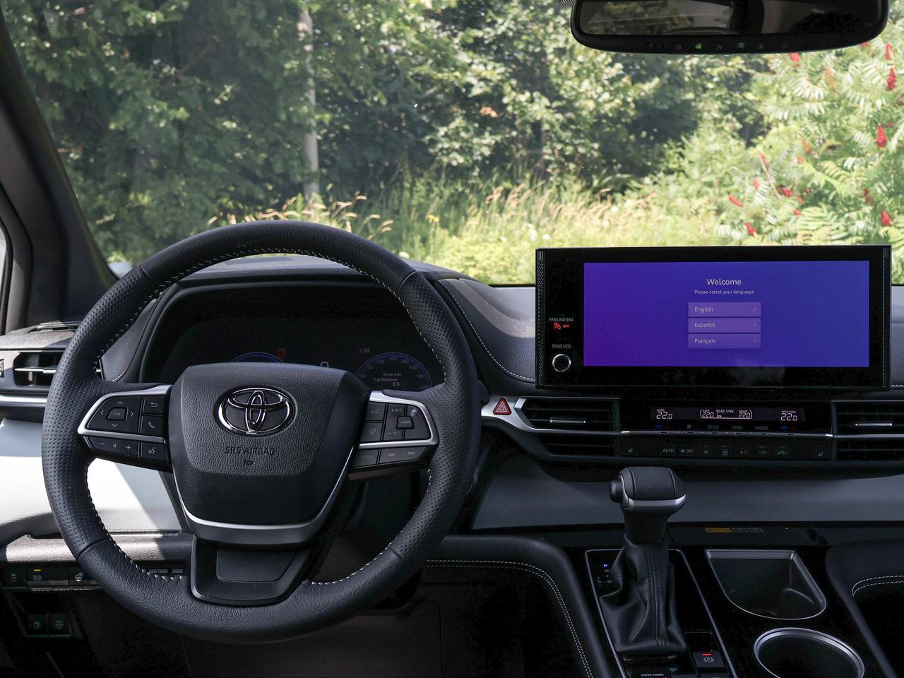 2025 Toyota Sienna LE Photo