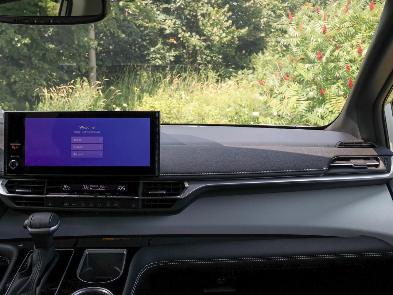2025 Toyota Sienna LE Photo