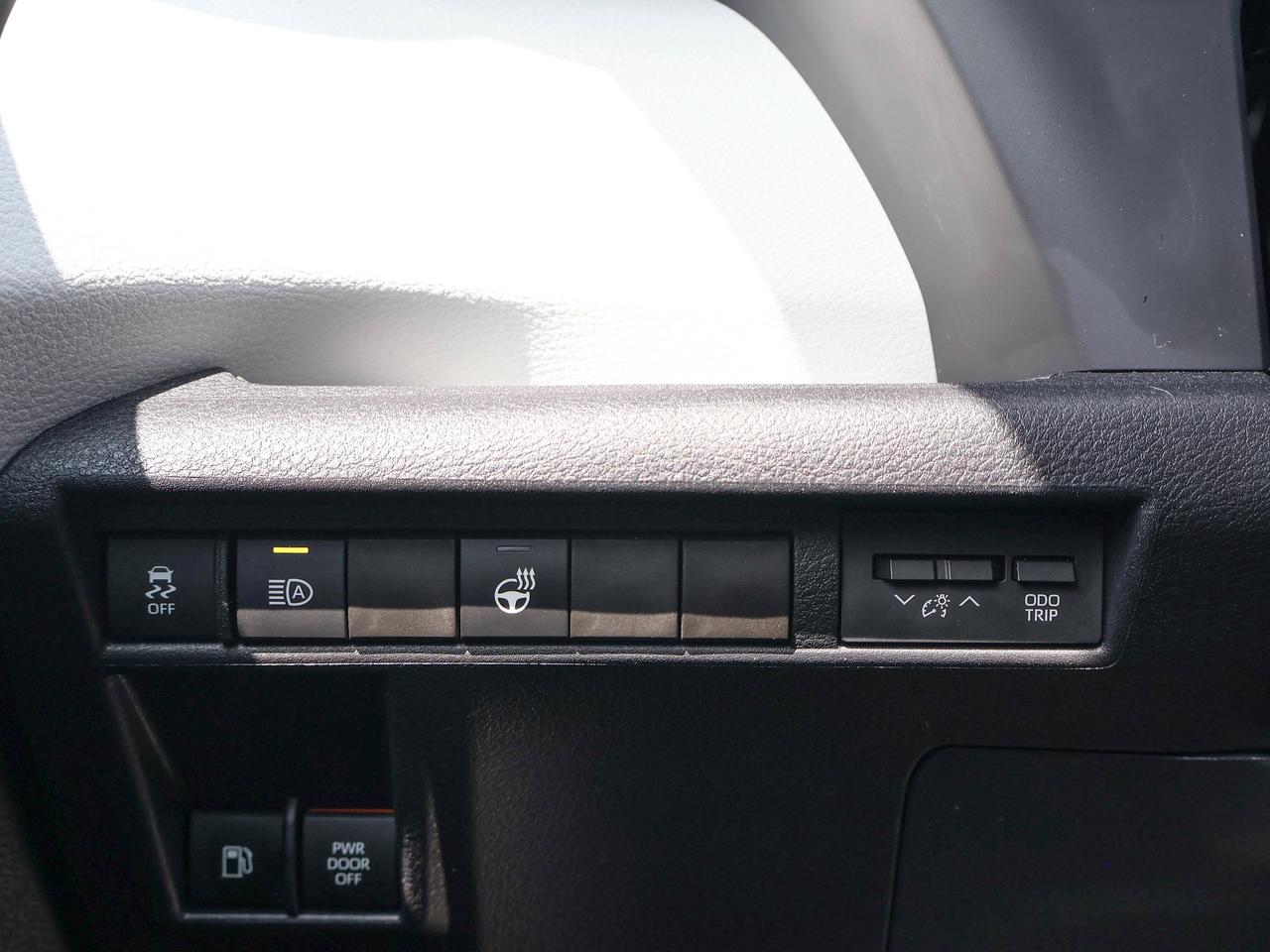 2025 Toyota Sienna LE Photo
