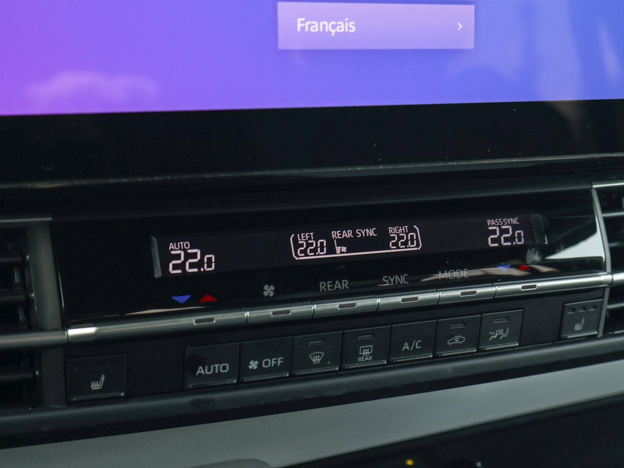 2025 Toyota Sienna LE Photo