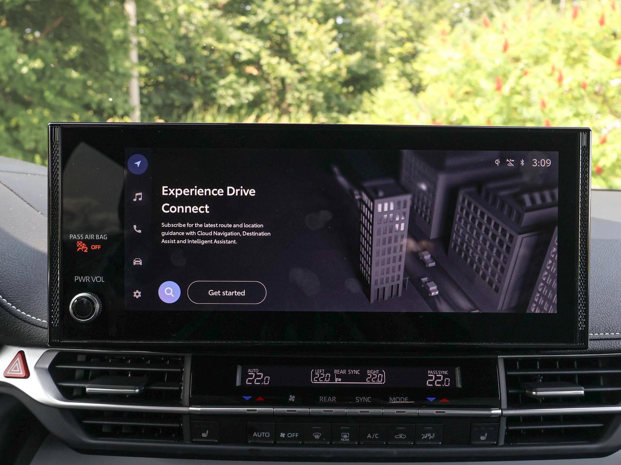 2025 Toyota Sienna LE Photo