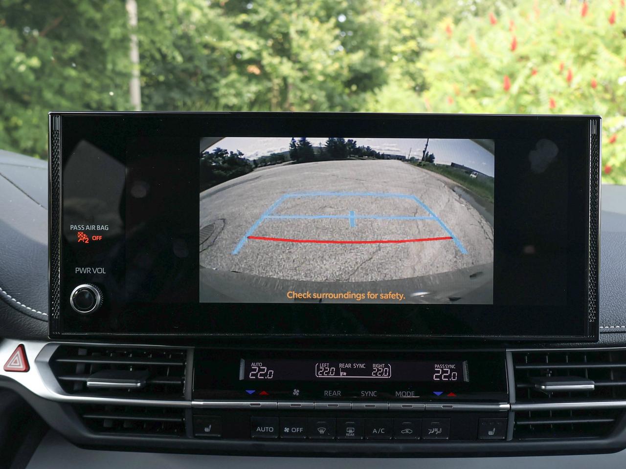 2025 Toyota Sienna LE Photo