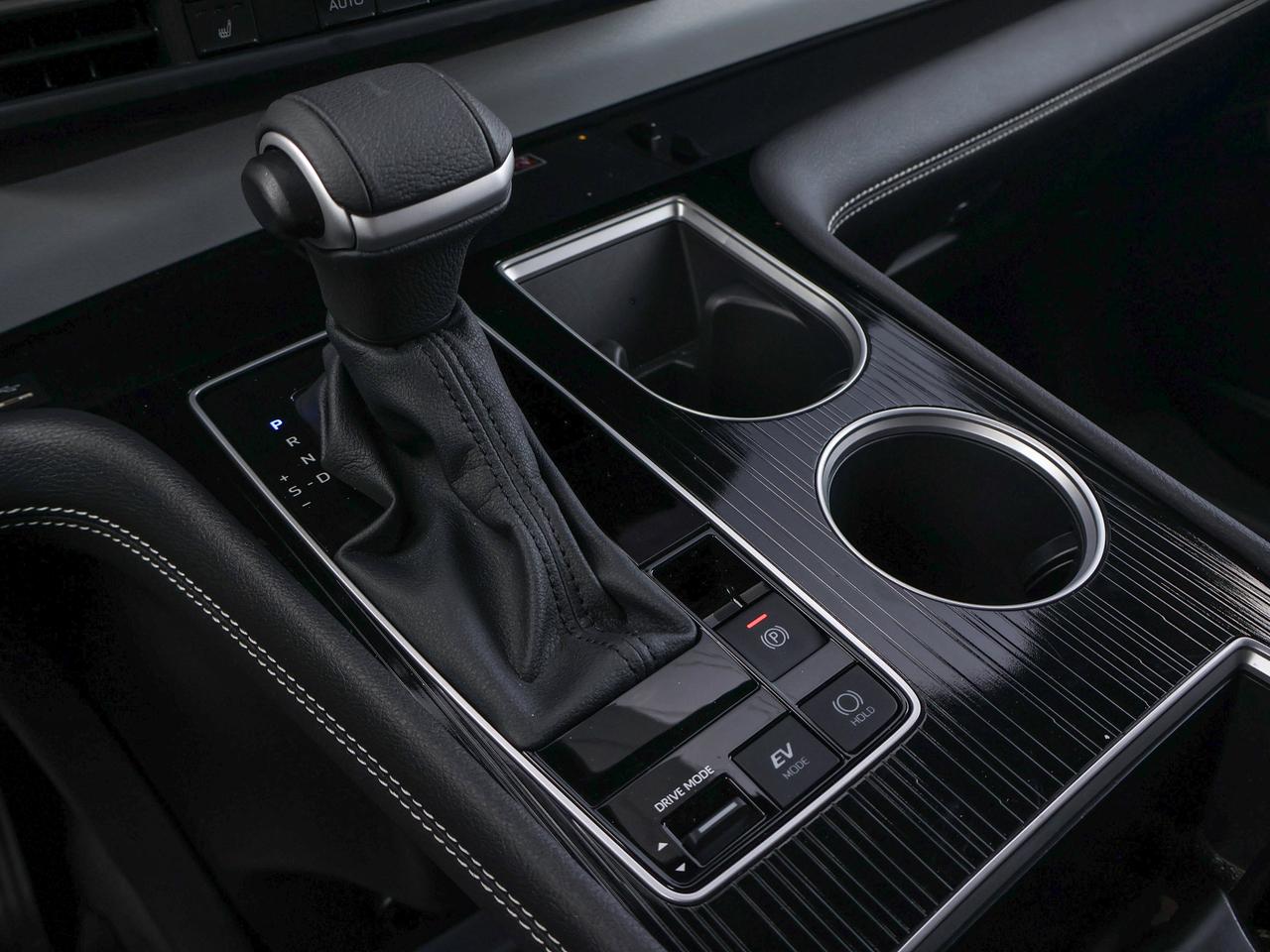 2025 Toyota Sienna LE Photo